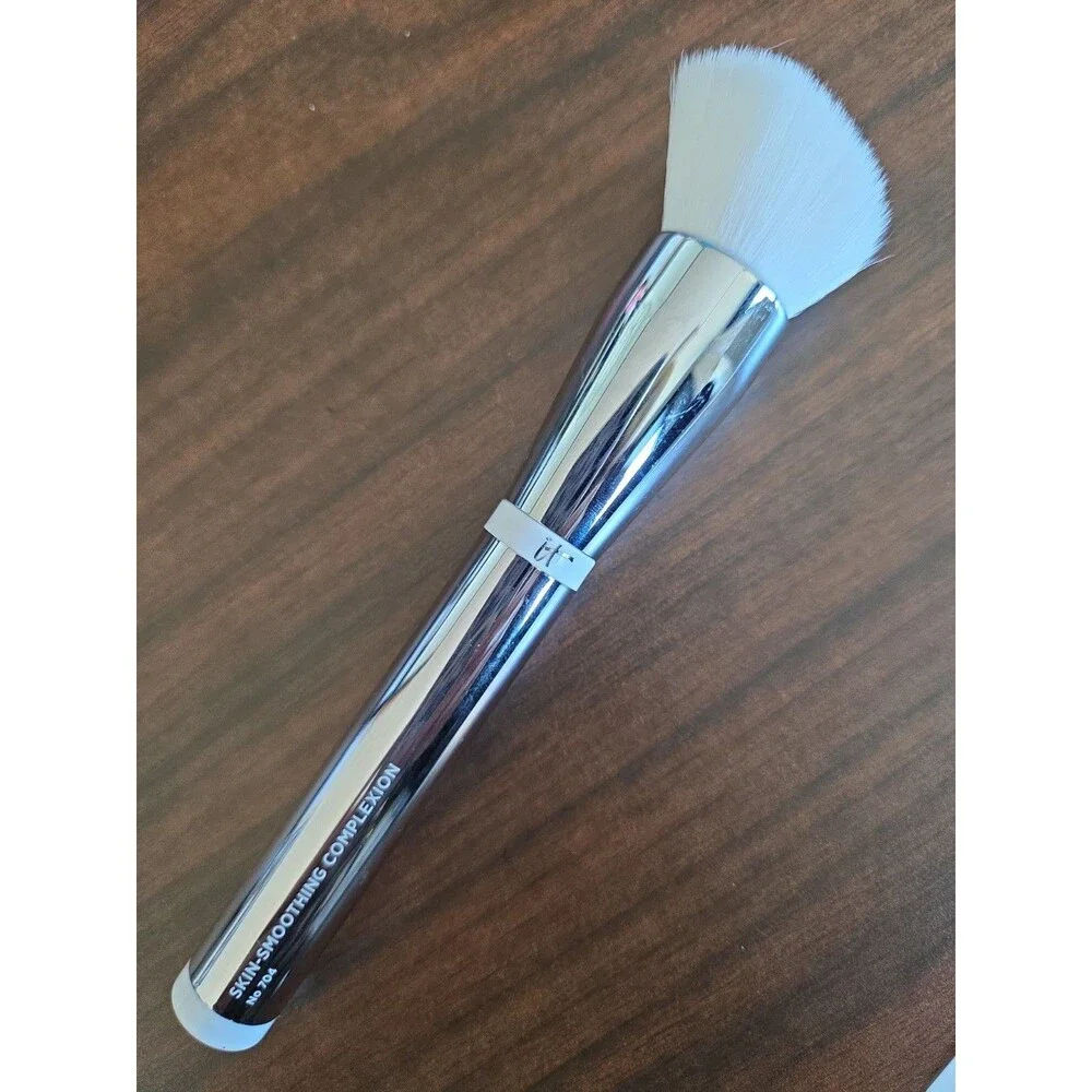 IT Cosmetics Heavenly Skin Skin-Smoothing Complexion Brush No 704 NEW w/o Box